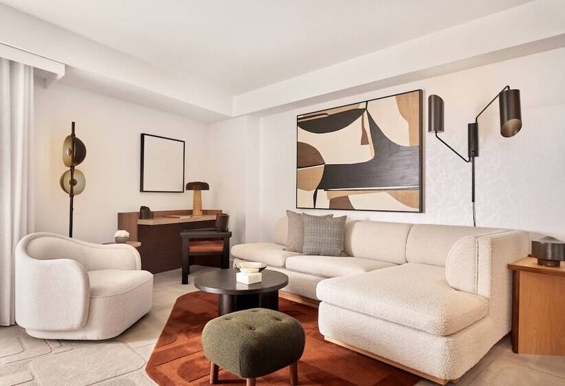 Deluxe Suite, The Jay, Autograph Collection