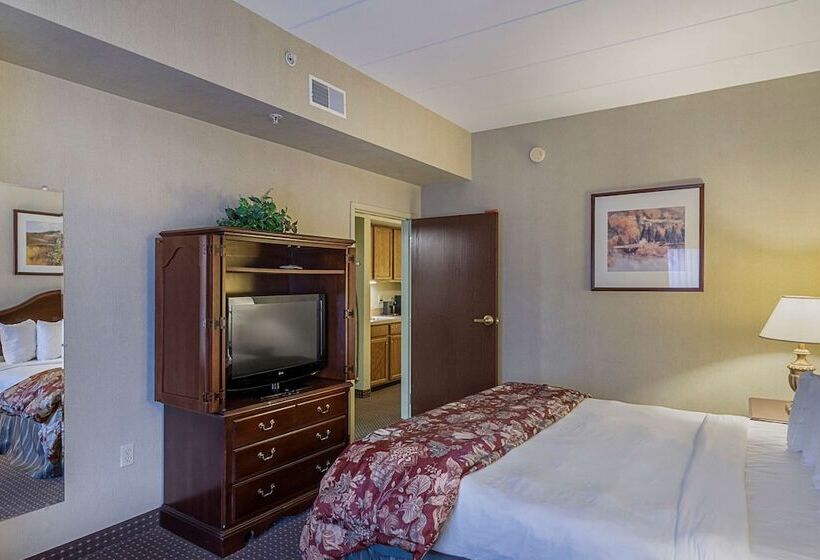 Люкс, Quality Inn & Suites Skyways