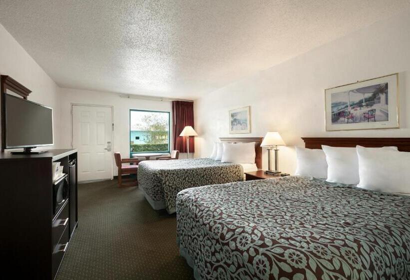 غرفه قياسيه سريرين مزدوجين, Days Inn By Wyndham Clearwater/central