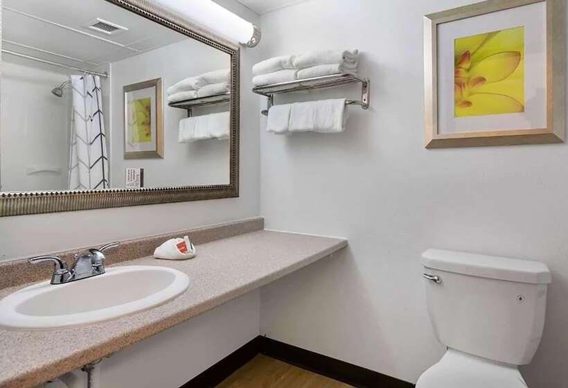 Номер Стандарт 2 Двуспальные Кровати, Days Inn By Wyndham Erie