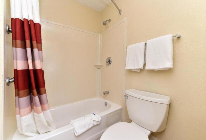Номер Deluxe, Red Roof Inn Plus+ Secaucus   Meadowlands