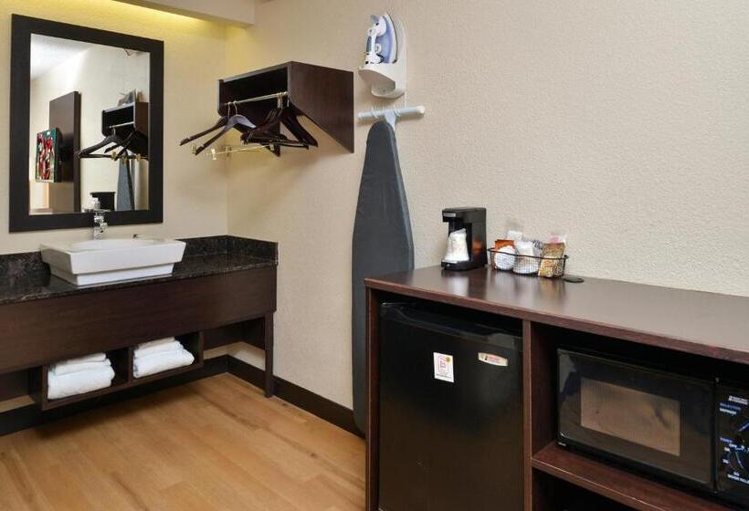 Номер Superior Кровать Кинг, Red Roof Inn Plus+ Secaucus   Meadowlands