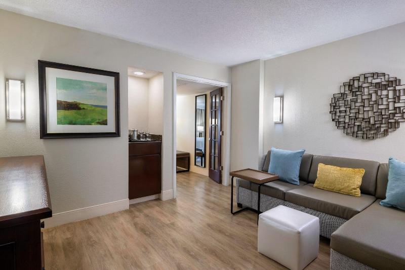 מיטת קינג בסוויטה, Sheraton Atlanta Perimeter North