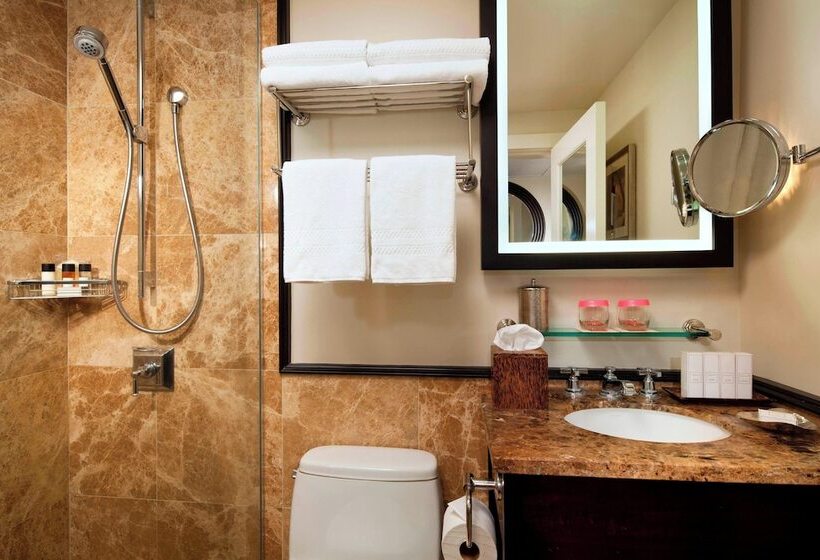 Номер Стандарт 2 Двуспальные Кровати, The Royal Hawaiian, A Luxury Collection Resort, Waikiki