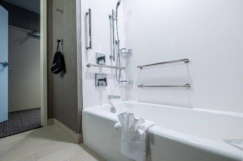 Номер Стандартный Кровать Куин, Courtyard By Marriott Toledo West