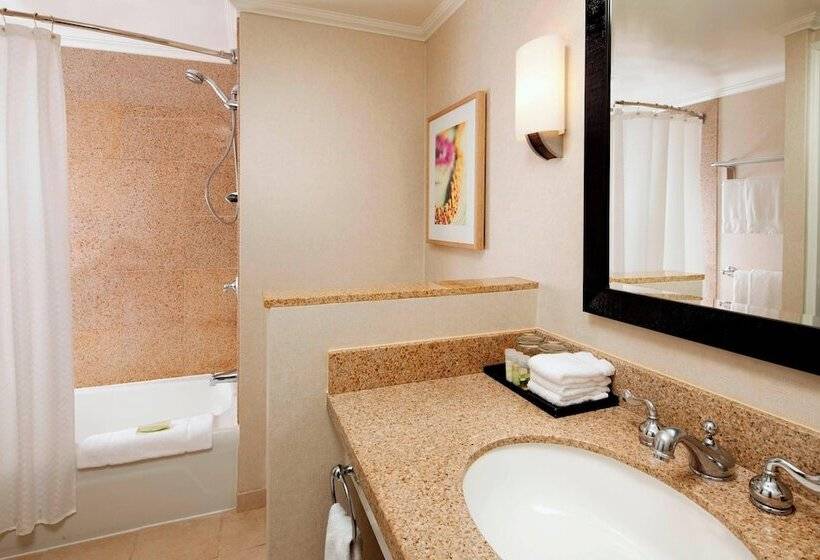 اتاق استاندارد با 2 تخت دوبل, Moana Surfrider, A Westin Resort & Spa, Waikiki Beach