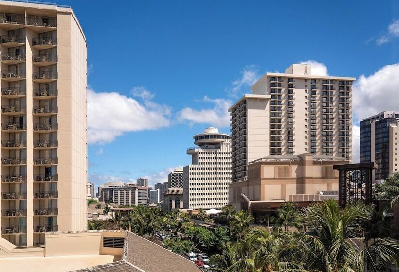 Standard Room Double Bed City View, Moana Surfrider, A Westin Resort & Spa, Waikiki Beach