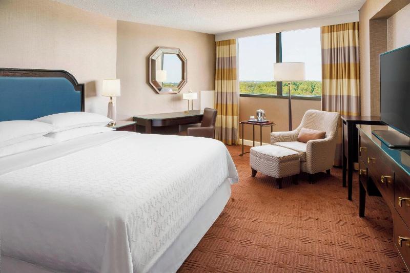 Номер Клуб Кровать Кинг, Sheraton Baltimore North