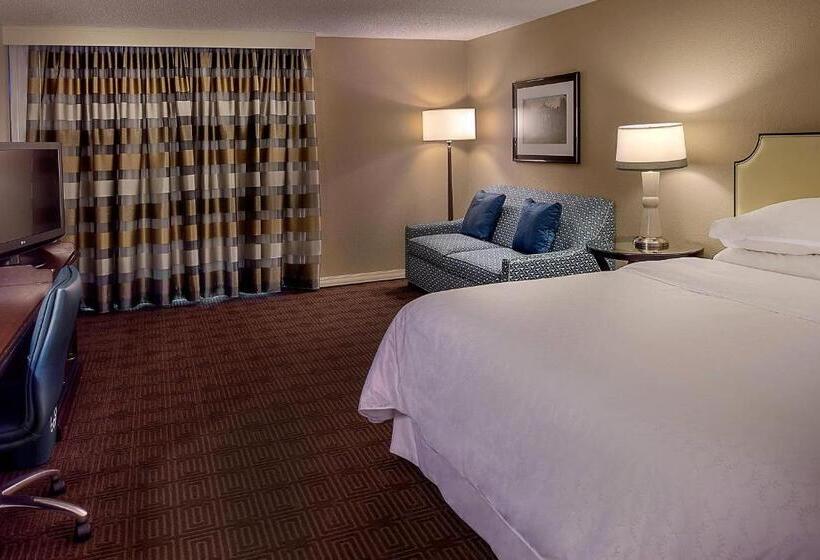 Номер Клуб Кровать Кинг, Sheraton Westport Lakeside Chalet
