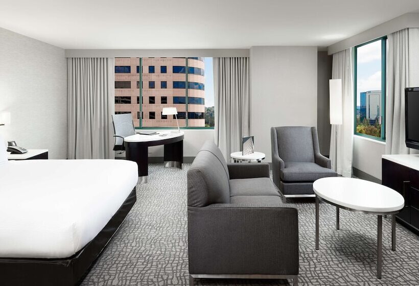 스탠다드 룸 더블 침대, Hilton Woodland Hills / Los Angeles