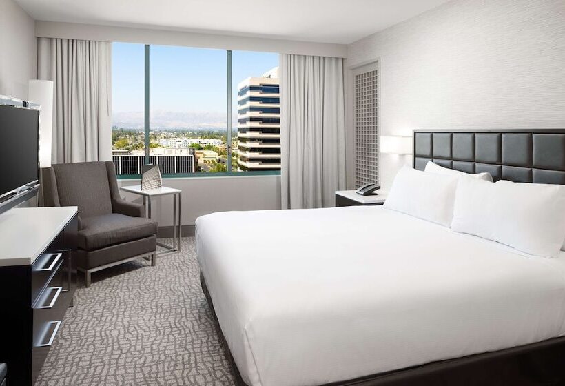 장애인을 위한 킹사이즈 침대 스탠다드 룸, Hilton Woodland Hills / Los Angeles