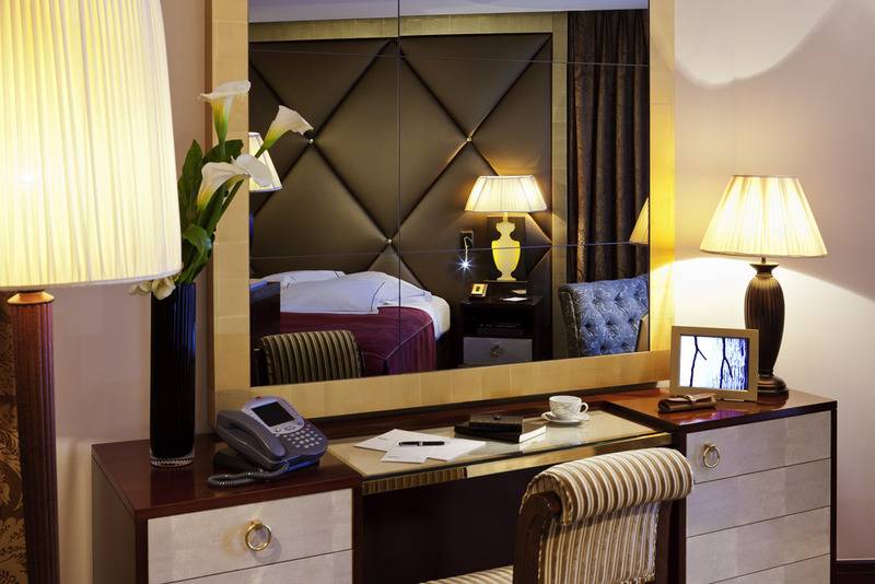 장애인을 위한 킹사이즈 침대 스탠다드 룸, Hilton Woodland Hills / Los Angeles