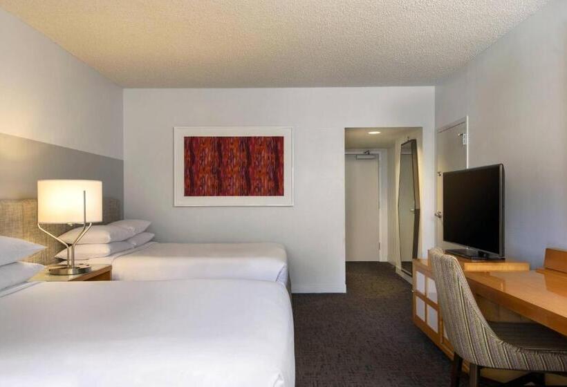 اتاق استاندارد با چشم‌انداز استخر, Renaissance Palm Springs