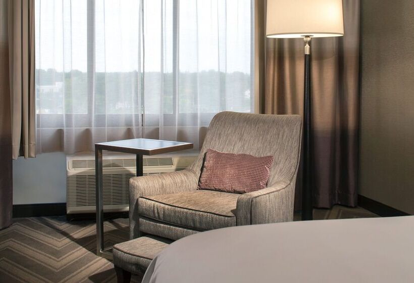 带2个双人床的标准工作室, Sheraton Bucks County Langhorne