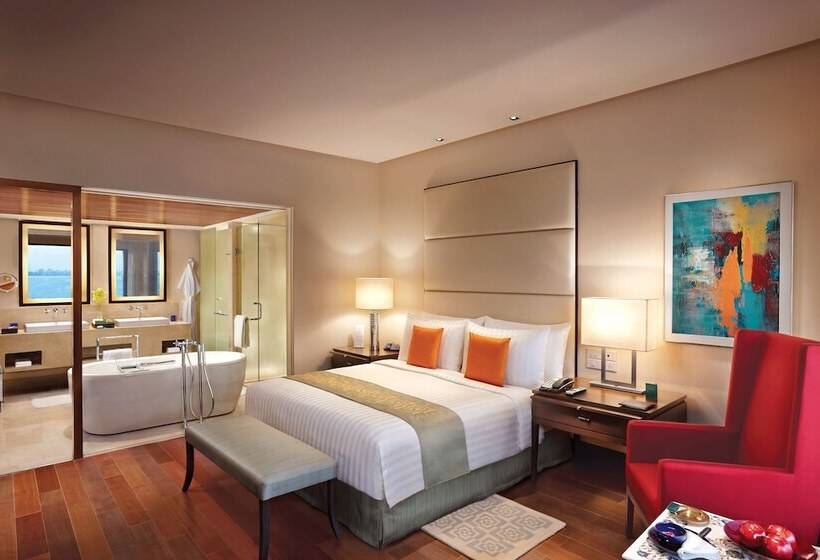 Люкс Deluxe Вид на Море, The Oberoi Mumbai