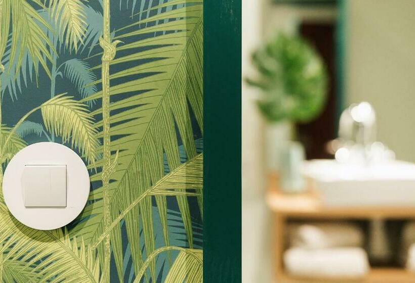 اتاق استاندارد با بالکن, Holiday Inn Express And Suites Lisbon Principe Real By Ihg