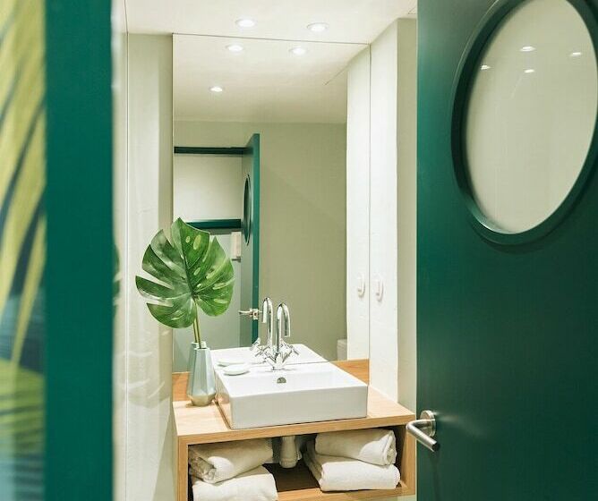 اتاق استاندارد با بالکن, Holiday Inn Express And Suites Lisbon Principe Real By Ihg