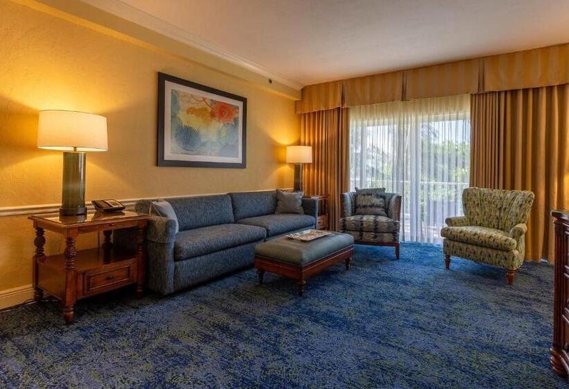 デラックススイート, The Lago Mar Beach Resort And Club