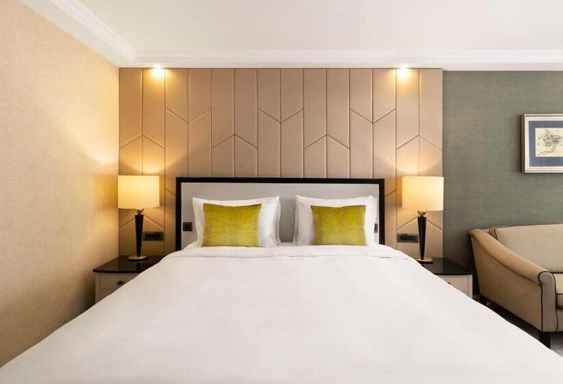 Номер Deluxe, Kempinski Hotel Corvinus Budapest