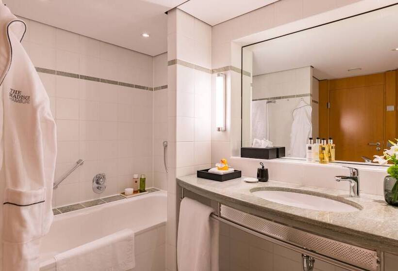 Трехместный Номер Комфорт, The Madison Hotel Hamburg