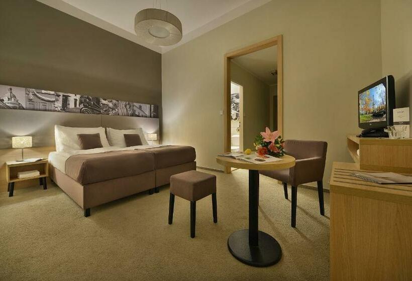 Comfort-huone, Three Crowns