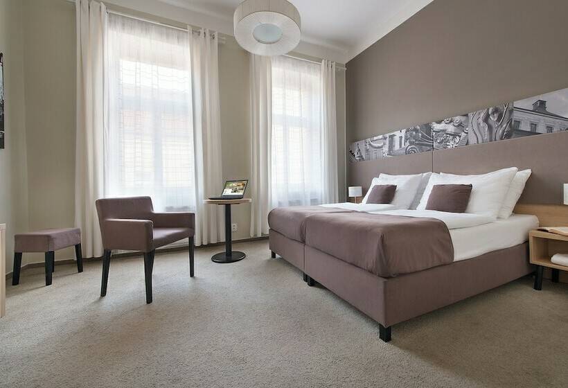 Comfort-huone, Three Crowns