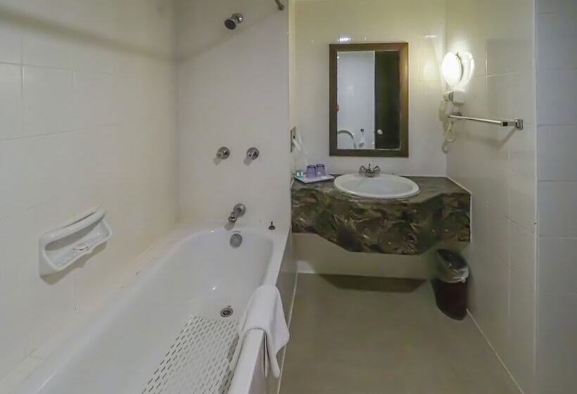 اتاق لوکس چهار تخته, Howard Johnson By Wyndham Kuala Lumpur 118