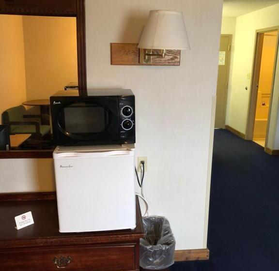 Семейный Номер, Denison Inn & Suites