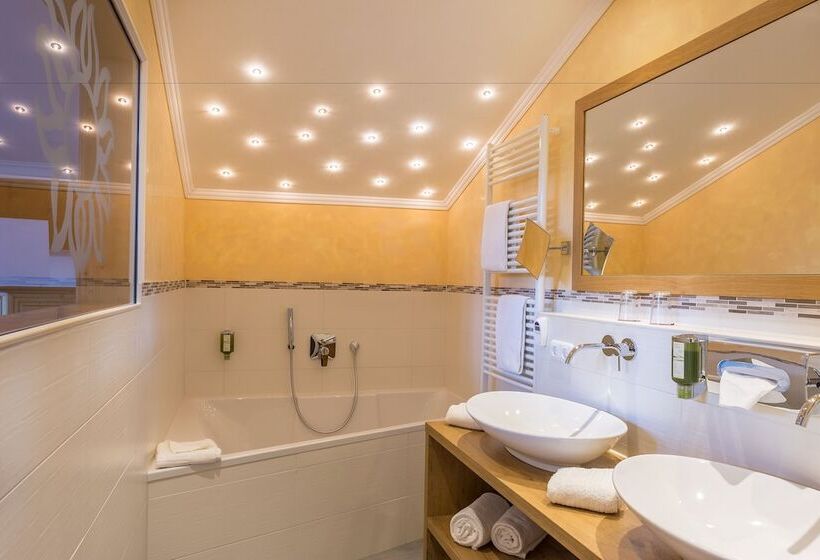 Полулюкс, Alpenhotel Oberstdorf   Ein Rovell