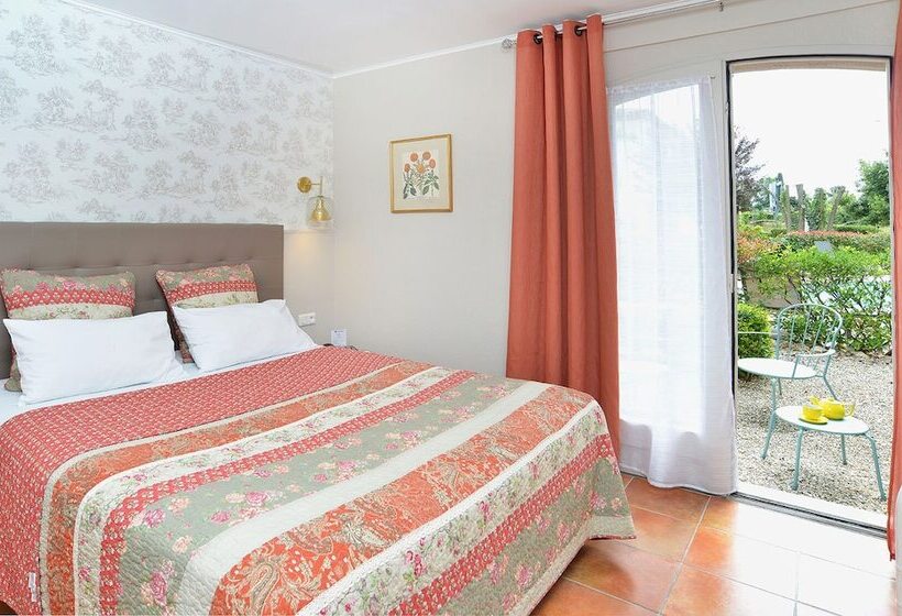 Номер Superior Вид на Бассейн, Best Western L'Orangerie