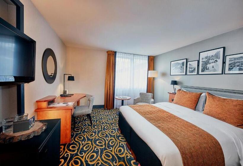Standard Room, Carlton Square