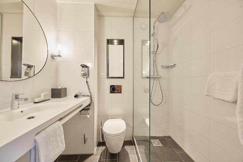 Standard Room with Balcony, Carlton Square
