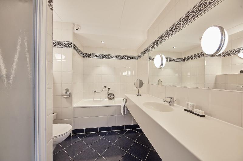 Deluxe Room with Views, Carlton Square