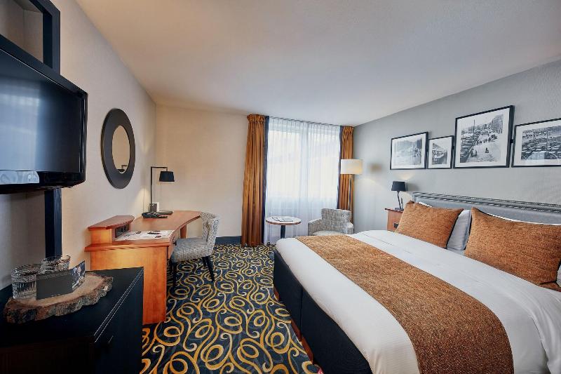 Standard Room, Carlton Square