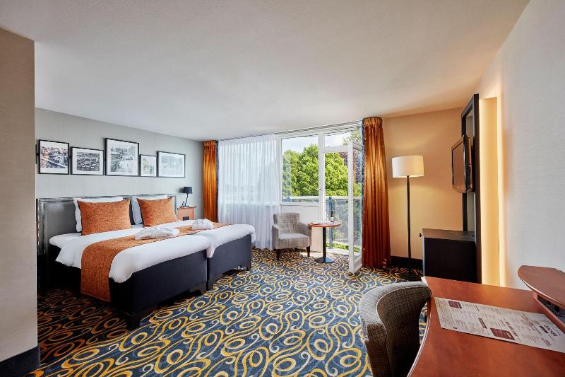 Deluxe Room, Carlton Square