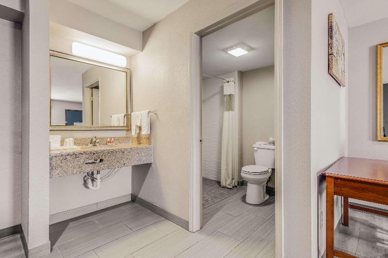 Номер Стандарт, Econo Lodge Inn & Suites