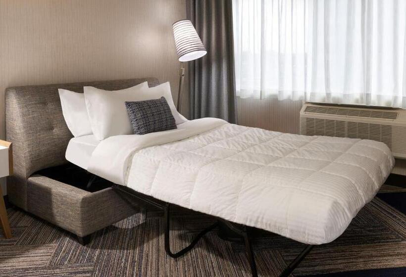 キングサイズベッドのスタンダードルーム, Four Points By Sheraton Windsor Downtown