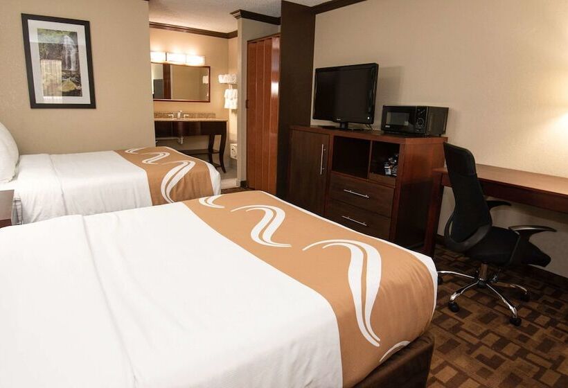 带2个双人床的标准工作室, Quality Inn & Suites Quakertown Allentown