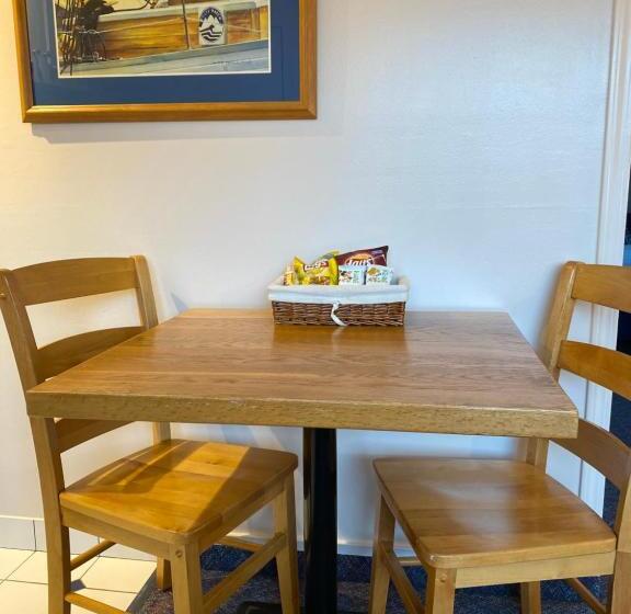 스위트, Buccaneer Inn