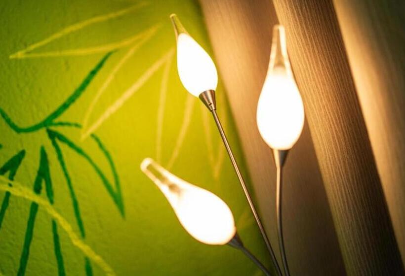 اتاق استاندارد یک نفره, Boutique Hotel Kronenhof