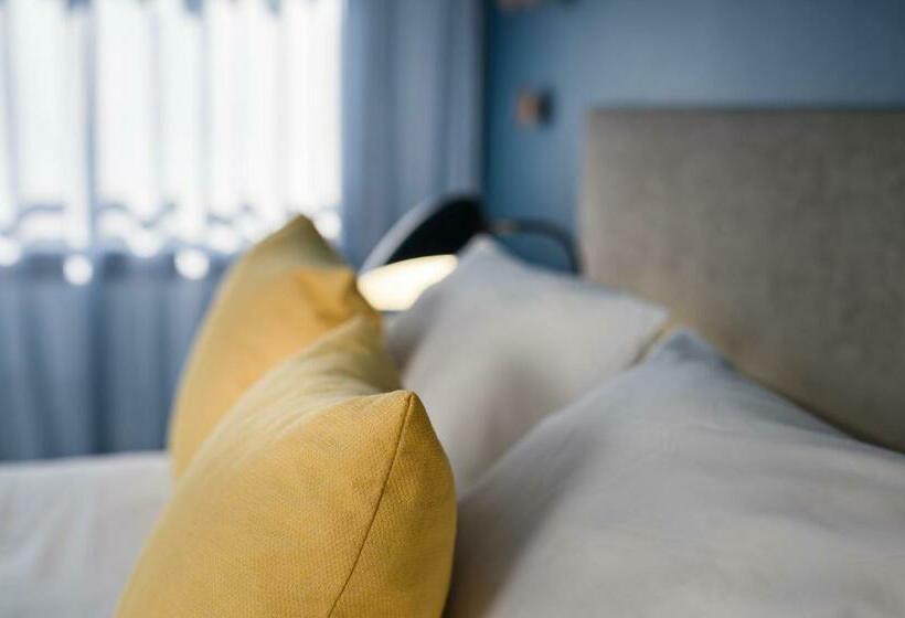 이그제큐티브 룸 킹사이즈 침대, Golden Tulip Aix En Provence