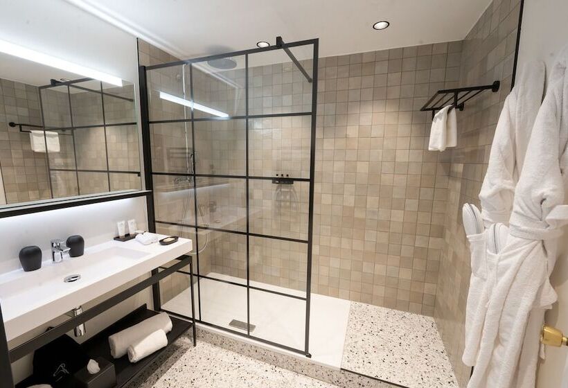 Семейный Номер, Hostellerie Cèdre & Spa Beaune