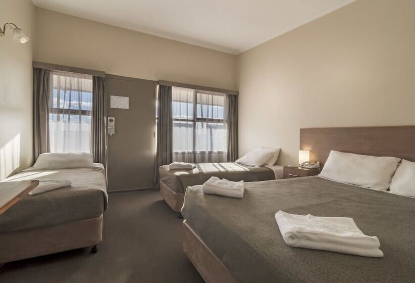 패밀리 룸, Argosy Motor Inn