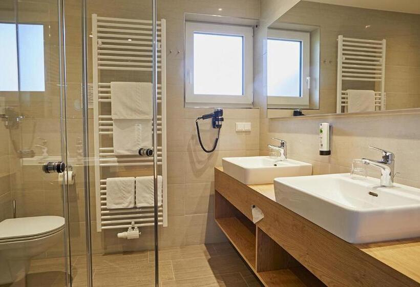 Семейный Номер, Dei Hotel Schönblick