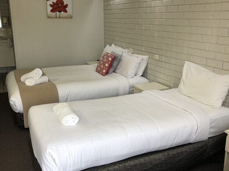 패밀리 룸, Wattle Motel