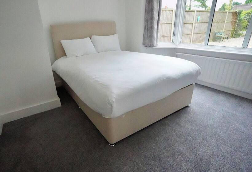 Номер Стандарт, Gatwick Birchwood Lodge