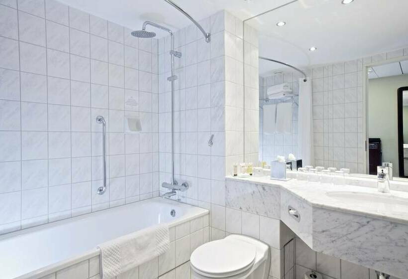 Номер Клуб, Stamford Bridge Hotel London