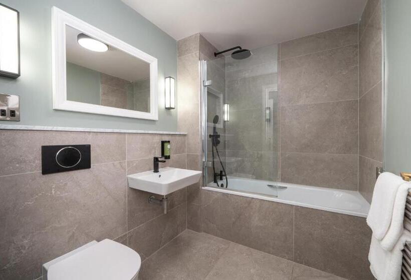 Трехместный Номер Deluxe, Ivanhoe Inn And