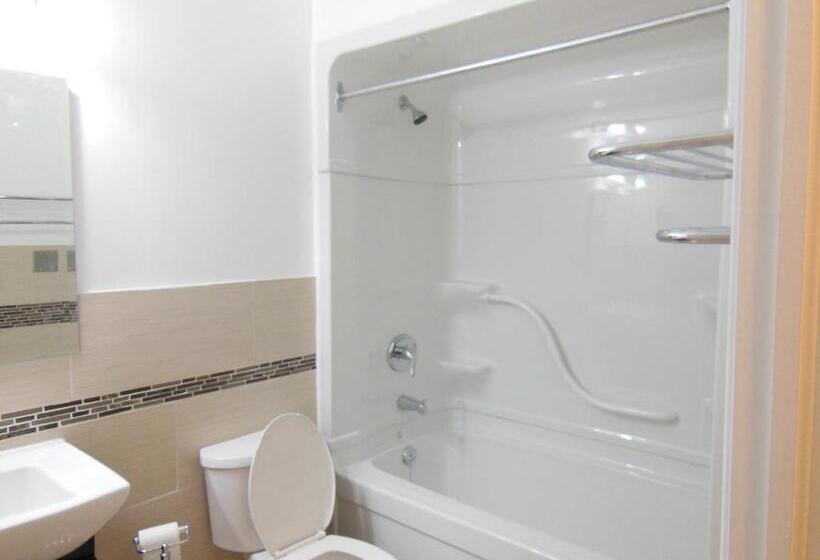 带2个双人床的标准工作室, Baymont By Wyndham Montreal Airport