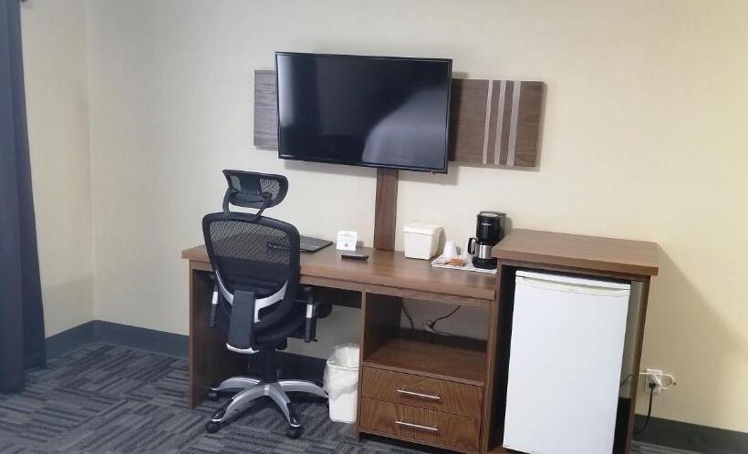 带2个双人床的标准工作室, Baymont By Wyndham Montreal Airport